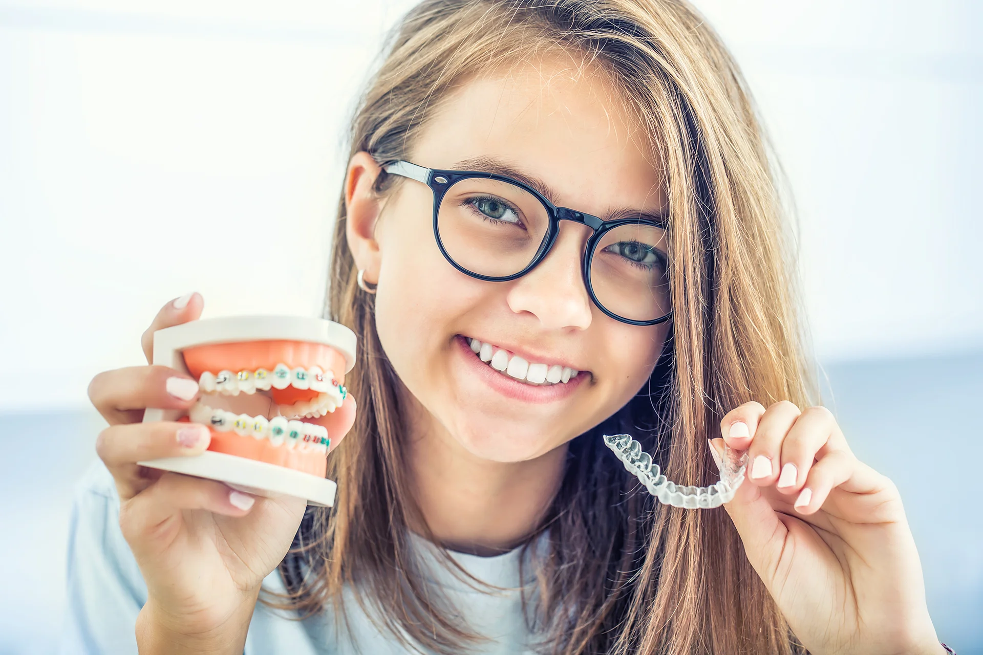 Aligner oder feste Zahnspange bei Jugendlichen